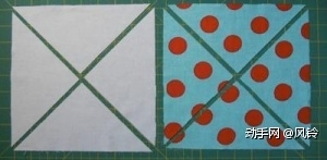把浅色风车布每种花色都剪出12*12cm大小8片。然后把这些正方形的布块按照两个对角线剪开成为四个三角形。

