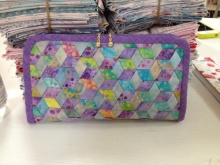 紫色编织钱包