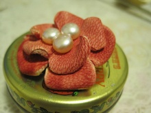 梅华小胸针