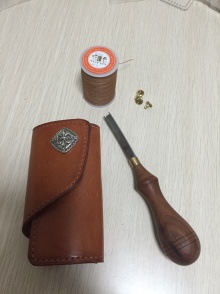 咖啡色植鞣革钥匙包
